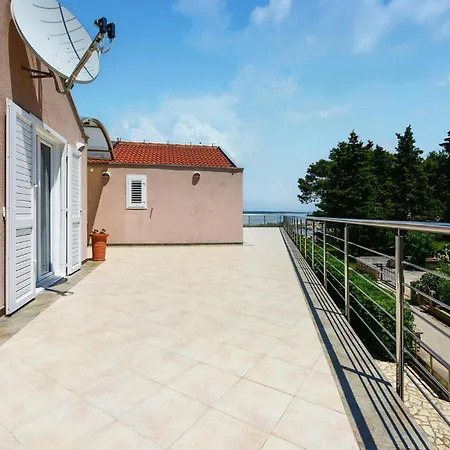 Apartamento Stunning In With Wifi Ugljan